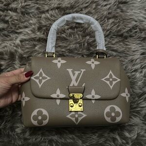 LV purse